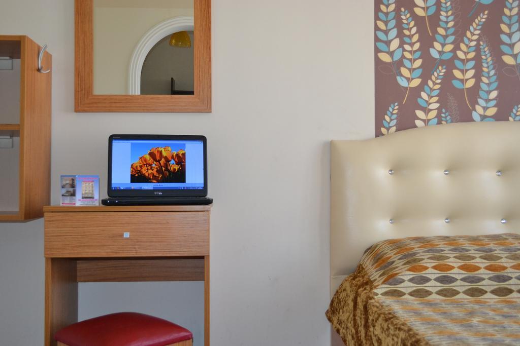 Second Home Hostel Стамбул Номер фото