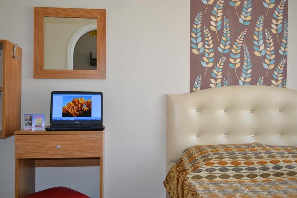 Second Home Hostel Стамбул Экстерьер фото